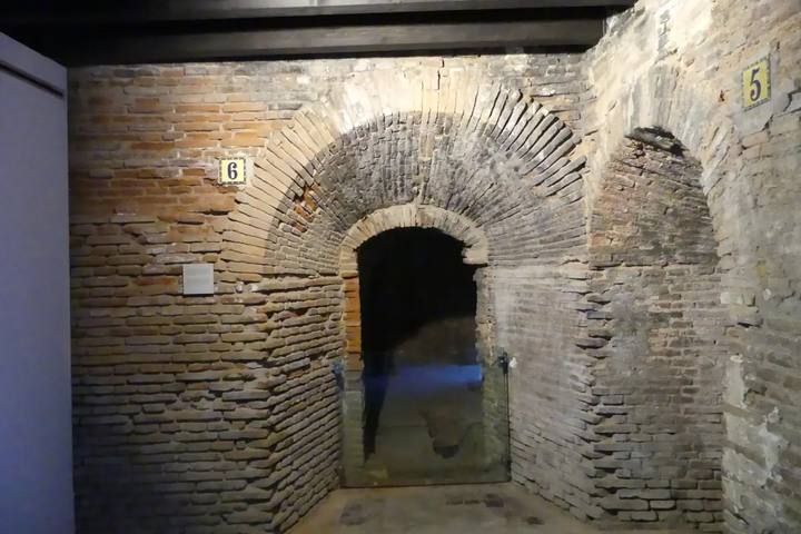 Restos de un horno cerámico de ladrillo en el Centro Cerámica Triana