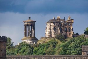 Calton Hill en un Viaje de Estudios a Edimburgo