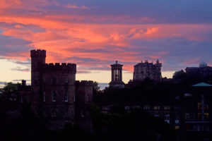 Calton Hill en un Viaje de Estudios a Edimburgo