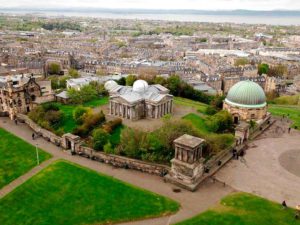 Calton Hill en un Viaje de Estudios a Edimburgo